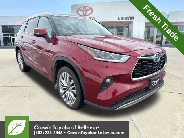 2022 Toyota Highlander Platinum's photo