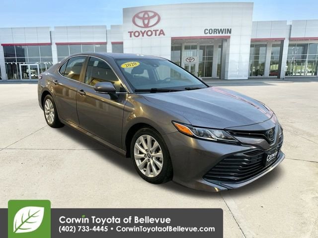 2020 Toyota Camry LE's photo