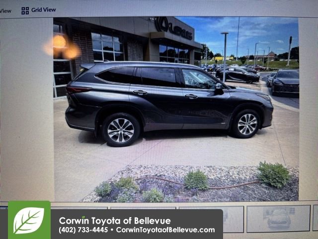 2022 Toyota Highlander Hybrid XLE photo 3