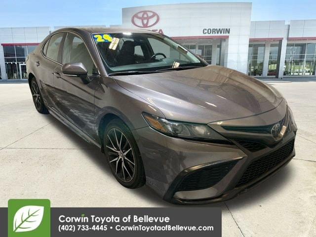 2024 Toyota Camry SE's photo