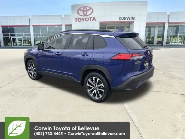 2023 Toyota Corolla Cross XLE photo 3