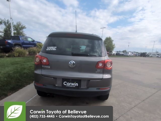 2011 Volkswagen Tiguan SEL photo 4