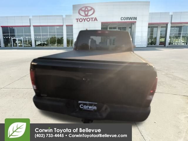 2019 Ram 1500 SLT photo 4