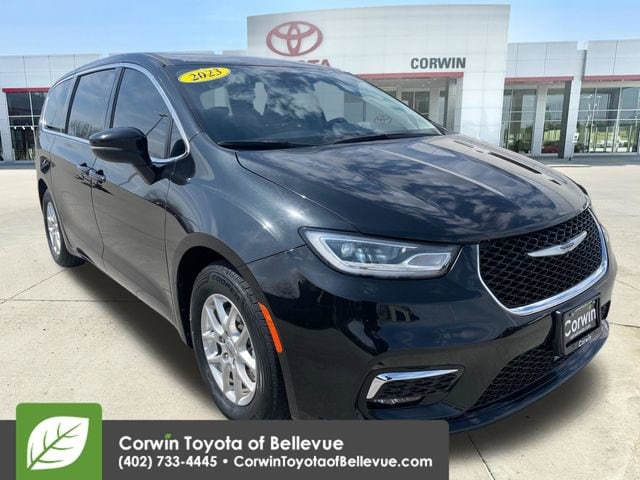 2023 Chrysler Pacifica Touring L's photo