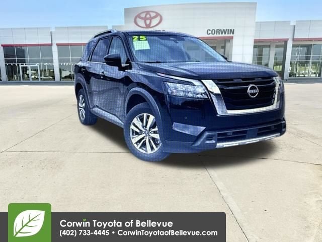 2025 Nissan Pathfinder SL 4WD's photo