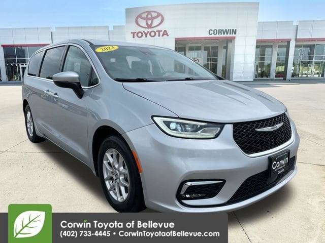 2023 Chrysler Pacifica Touring L's photo