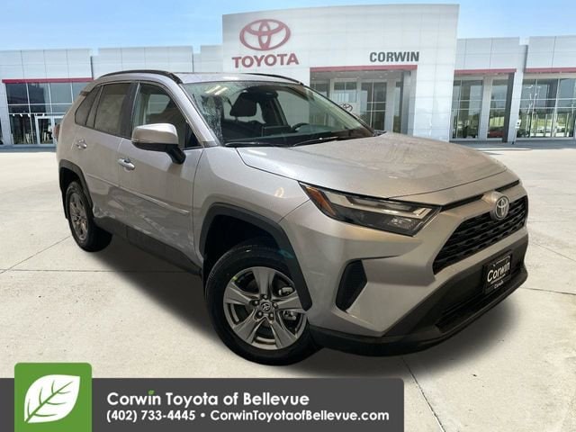 2025 Toyota RAV4 XLE's photo