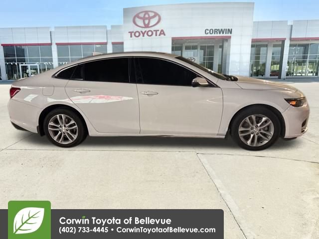 2017 Chevrolet Malibu 1LT photo 2