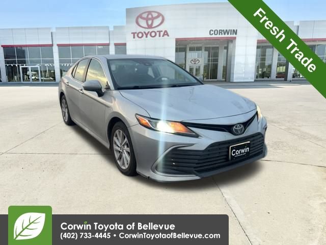 2021 Toyota Camry LE's photo