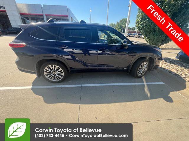 Used 2022 Toyota Highlander Platinum with VIN 5TDEBRCH4NS076170 for sale in Bellevue, NE