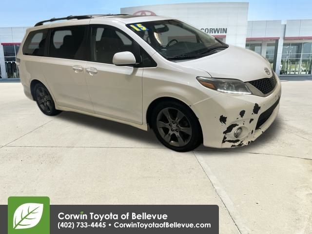 2015 Toyota Sienna SE's photo