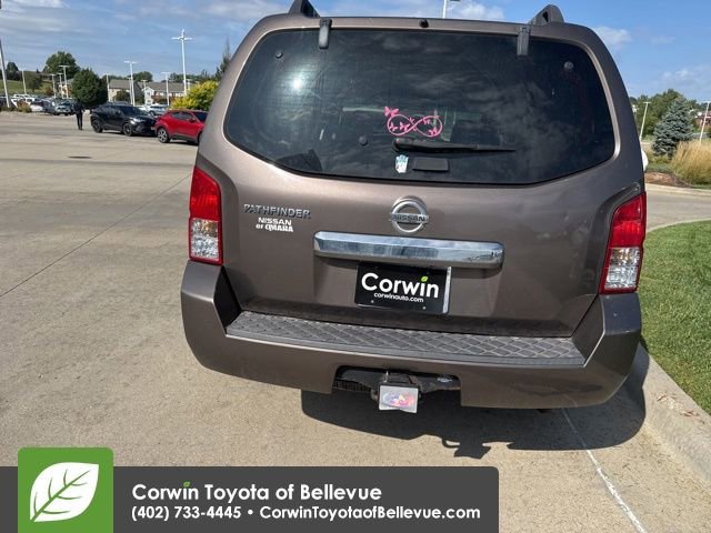 2008 Nissan Pathfinder LE photo 4