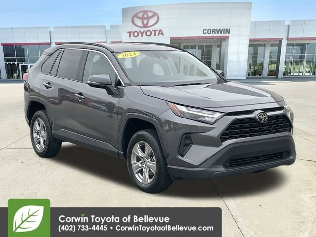 2024 Toyota RAV4 XLE's photo