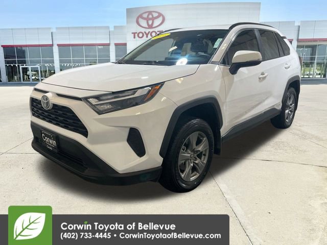 2025 Toyota RAV4 Hybrid XLE photo 4