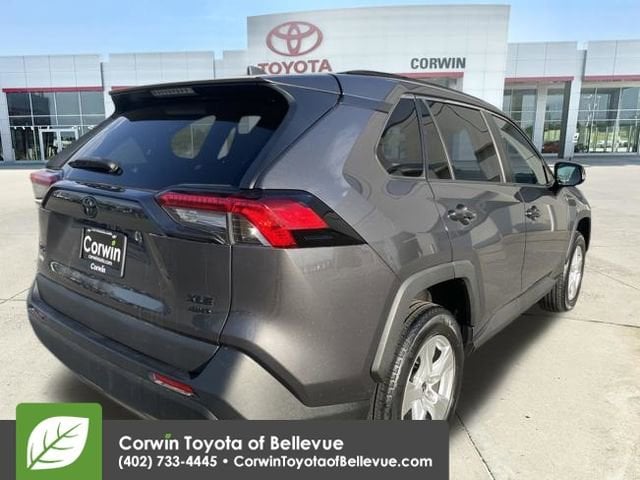 2021 Toyota RAV4 XLE photo 2