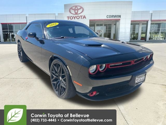2016 Dodge Challenger SXT's photo