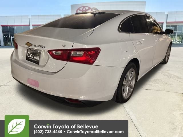 2017 Chevrolet Malibu 1LT photo 3