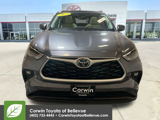 2022 Toyota Highlander XLE photo 2