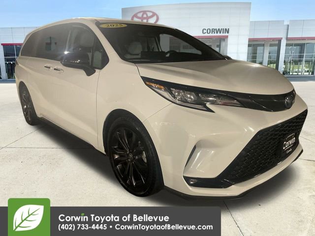 2025 Toyota Sienna XSE photo 2