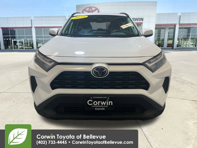 2025 Toyota RAV4 Hybrid XLE photo 3