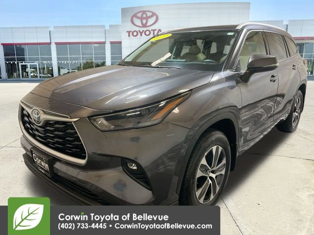 2022 Toyota Highlander XLE photo 3