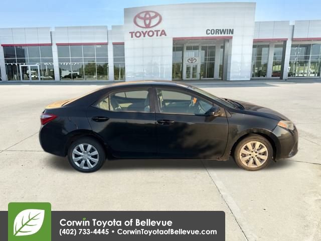 2016 Toyota Corolla LE photo 2