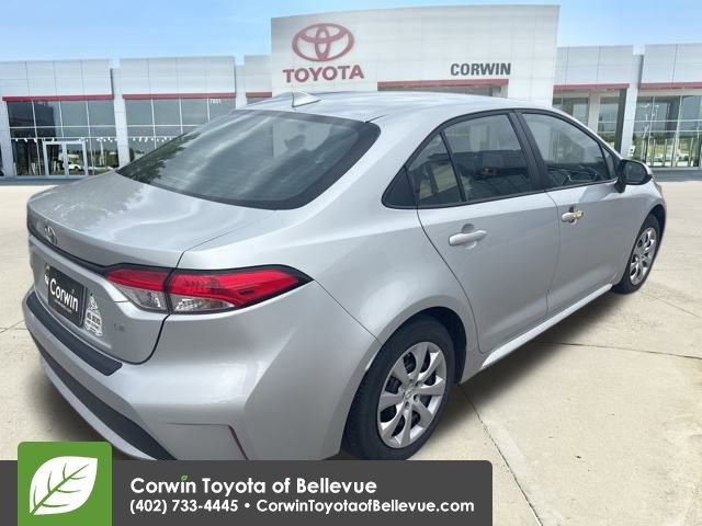 2022 Toyota Corolla LE photo 3