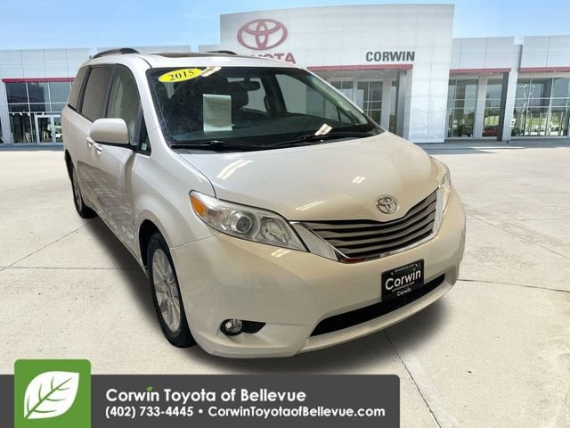 2015 Toyota Sienna XLE's photo