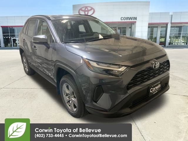 2025 Toyota RAV4 XLE's photo