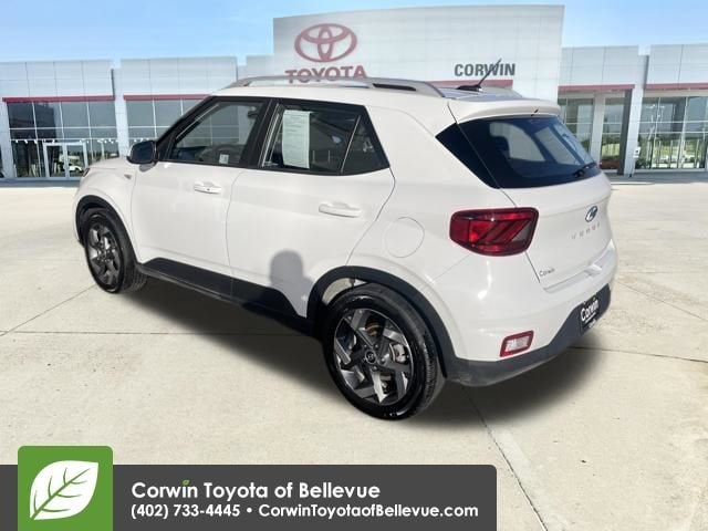 2025 Hyundai Venue SEL Limited photo 3