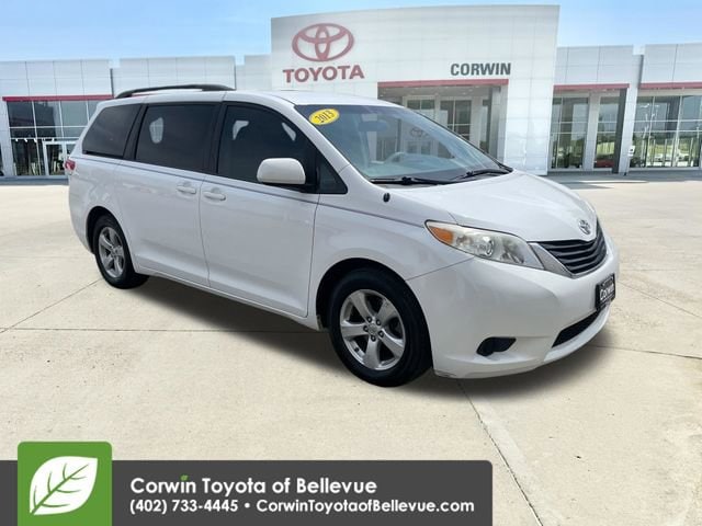 2013 Toyota Sienna LE V6 8-Passenger's photo