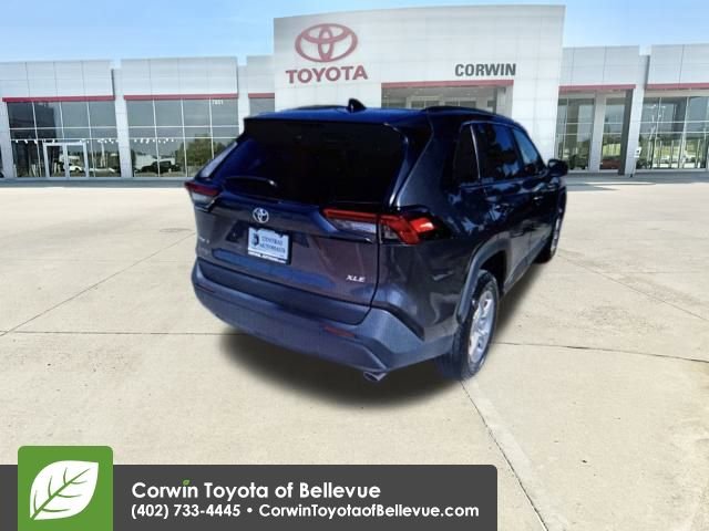 2024 Toyota RAV4 XLE photo 2