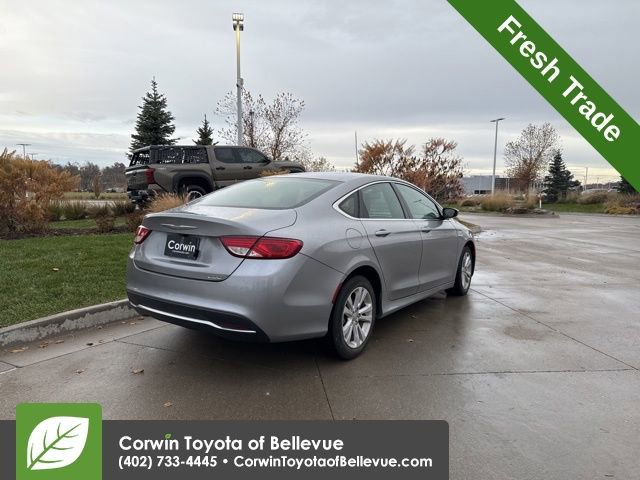 2016 Chrysler 200 Limited photo 3