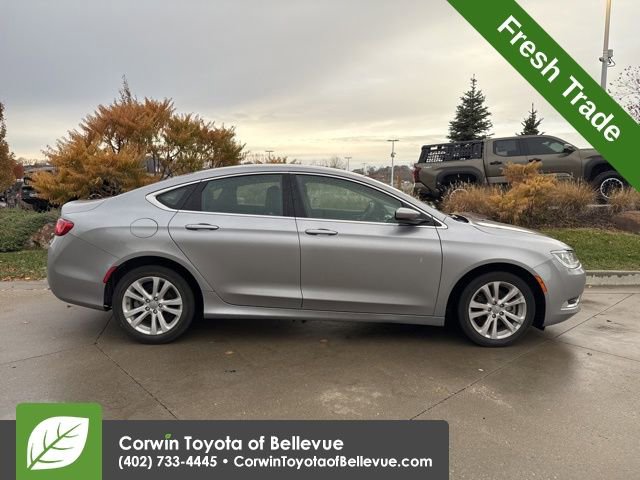 2016 Chrysler 200 Limited photo 2