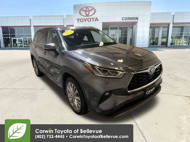 2023 Toyota Highlander Platinum's photo