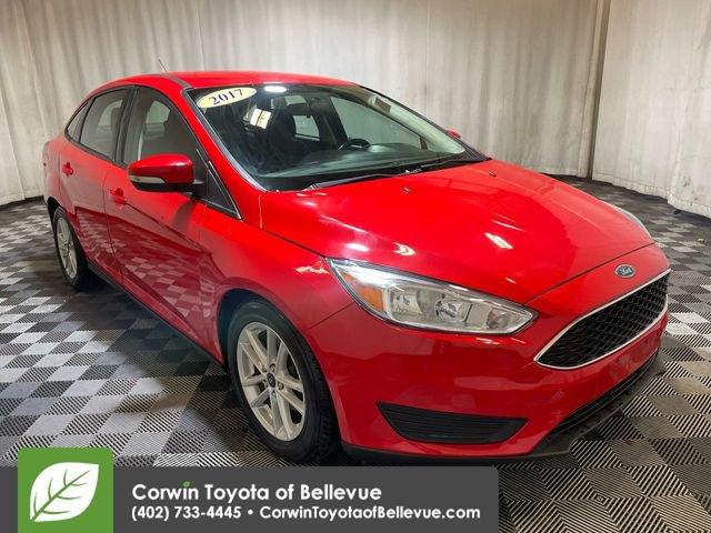 2017 Ford Focus SE photo 2