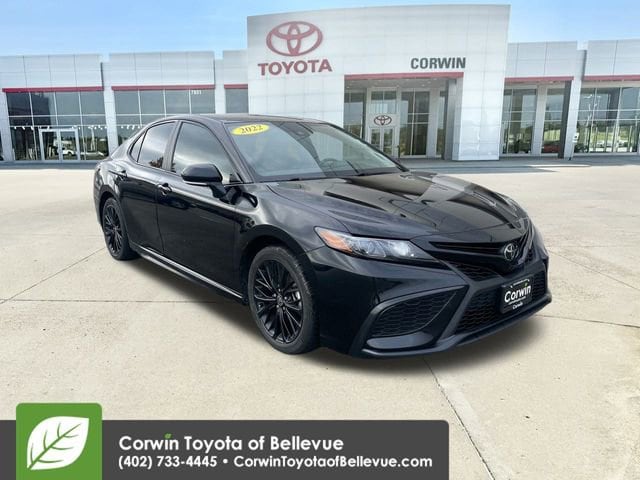 2022 Toyota Camry SE's photo