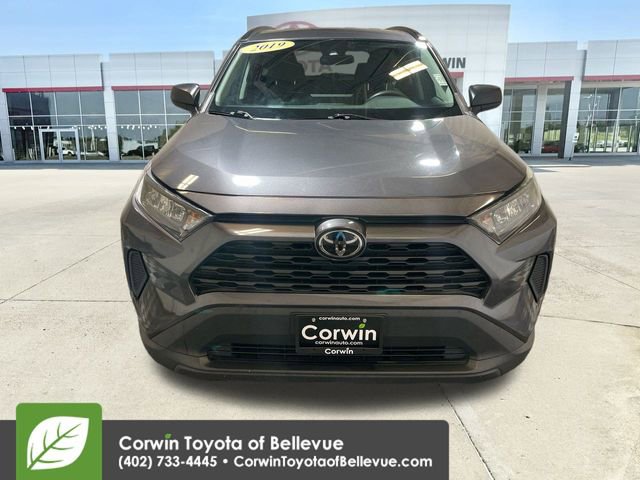 2019 Toyota RAV4 LE photo 3