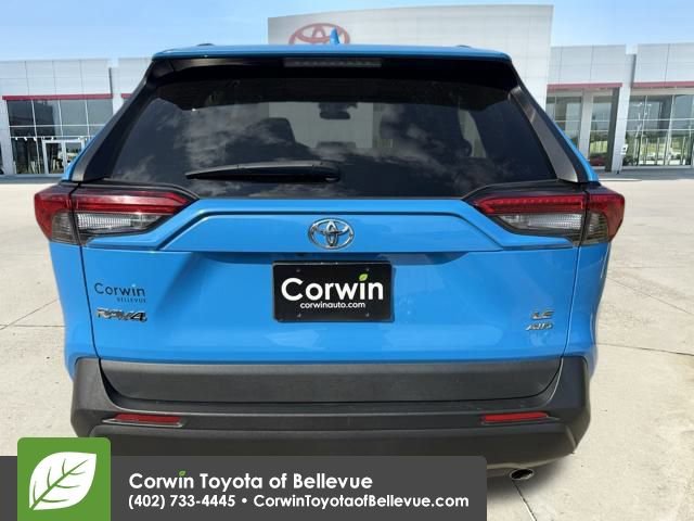 2020 Toyota RAV4 LE photo 4