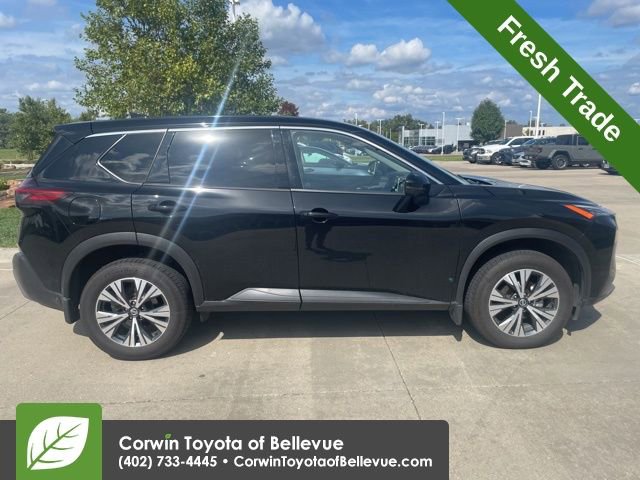 2021 Nissan Rogue SV photo 2