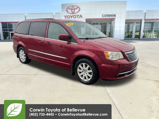 2012 Chrysler Town & Country Touring's photo