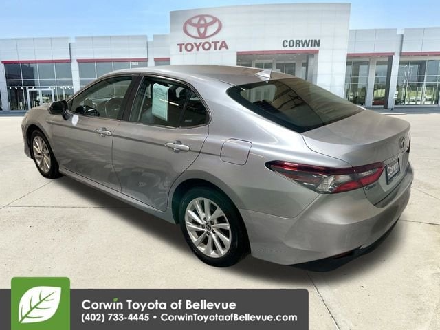 2021 Toyota Camry LE photo 2