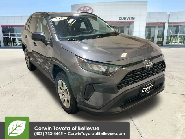 2019 Toyota RAV4 LE photo 2