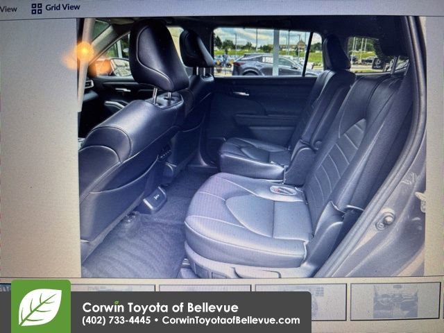 2022 Toyota Highlander Hybrid XLE photo 4