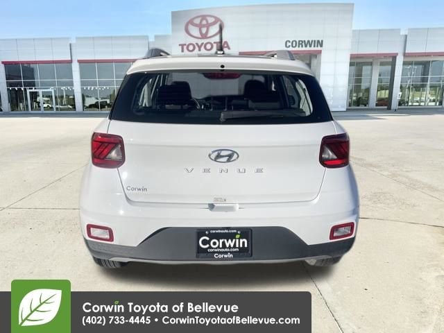 2025 Hyundai Venue SEL Limited photo 4