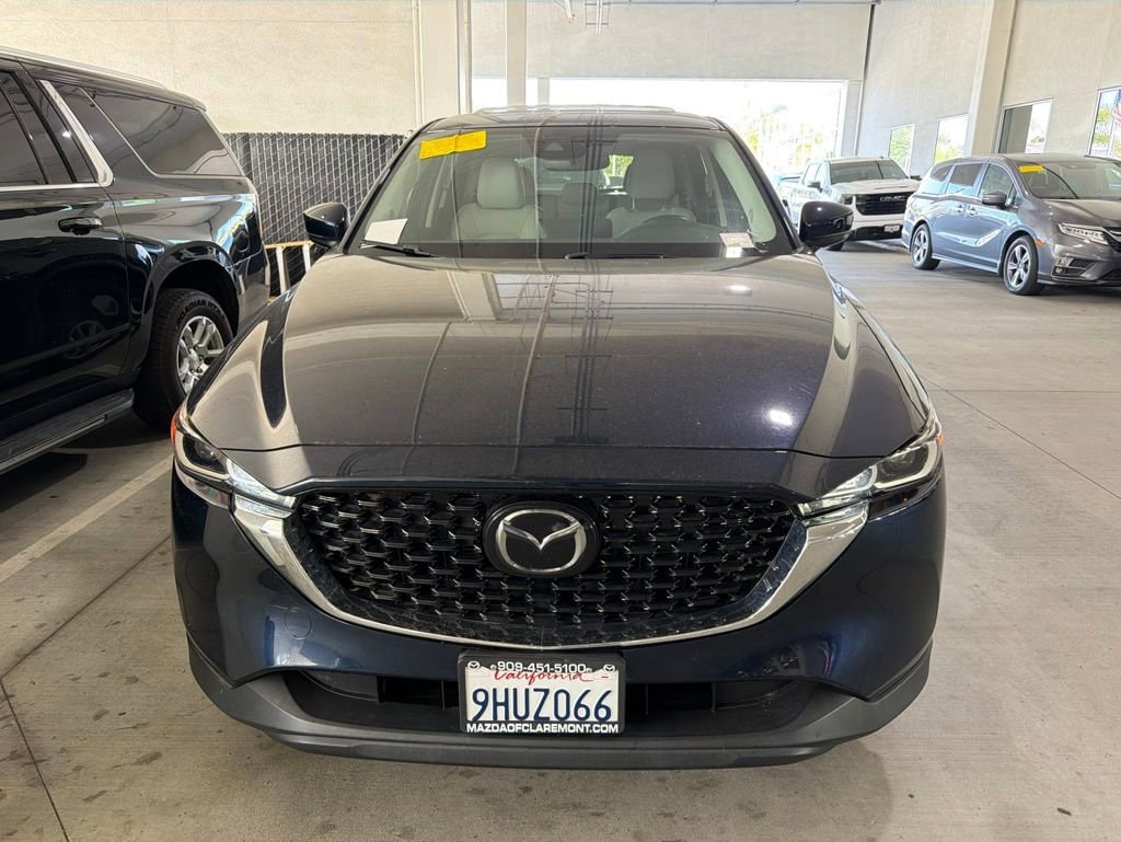 2023 Mazda CX-5 S Preferred package Auto AWD's photo