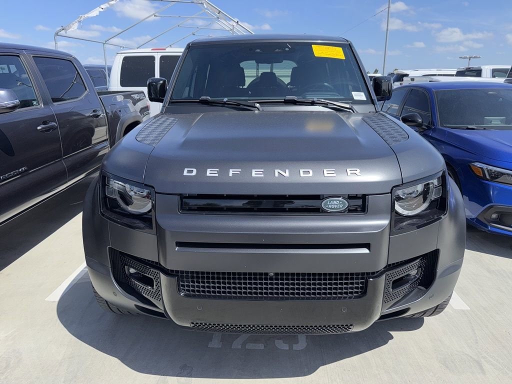 2024 Land Rover Defender SE