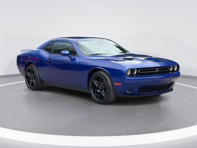 2019 Dodge Challenger SXT Auto's photo