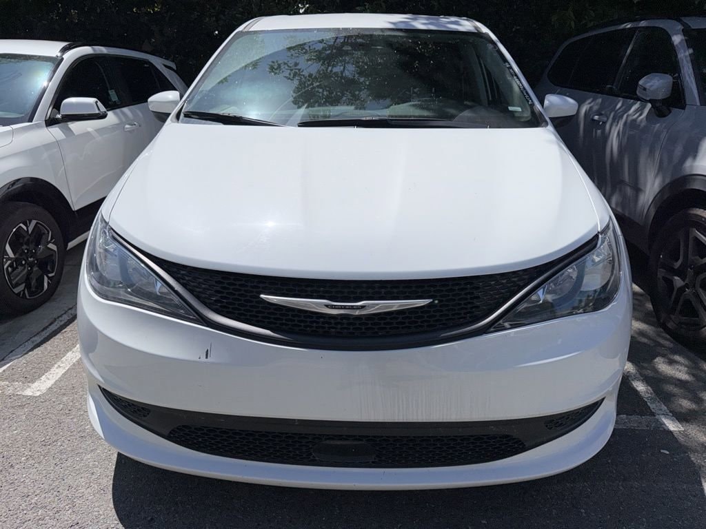 2023 Chrysler Voyager LX's photo