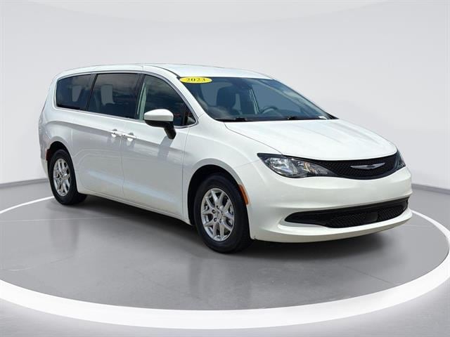 2023 Chrysler Voyager LX's photo